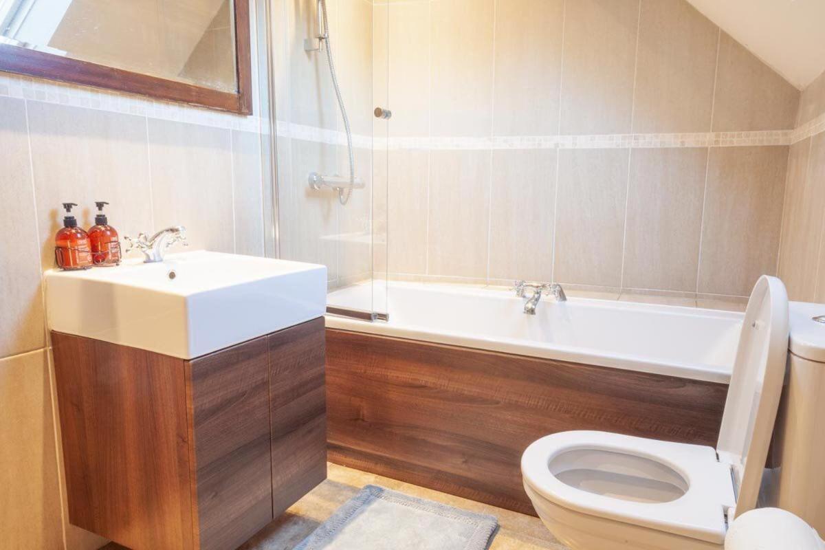 Lee House Farm With Possible Use Of Hot Tub Ninety Pounds A Session Holiday home *